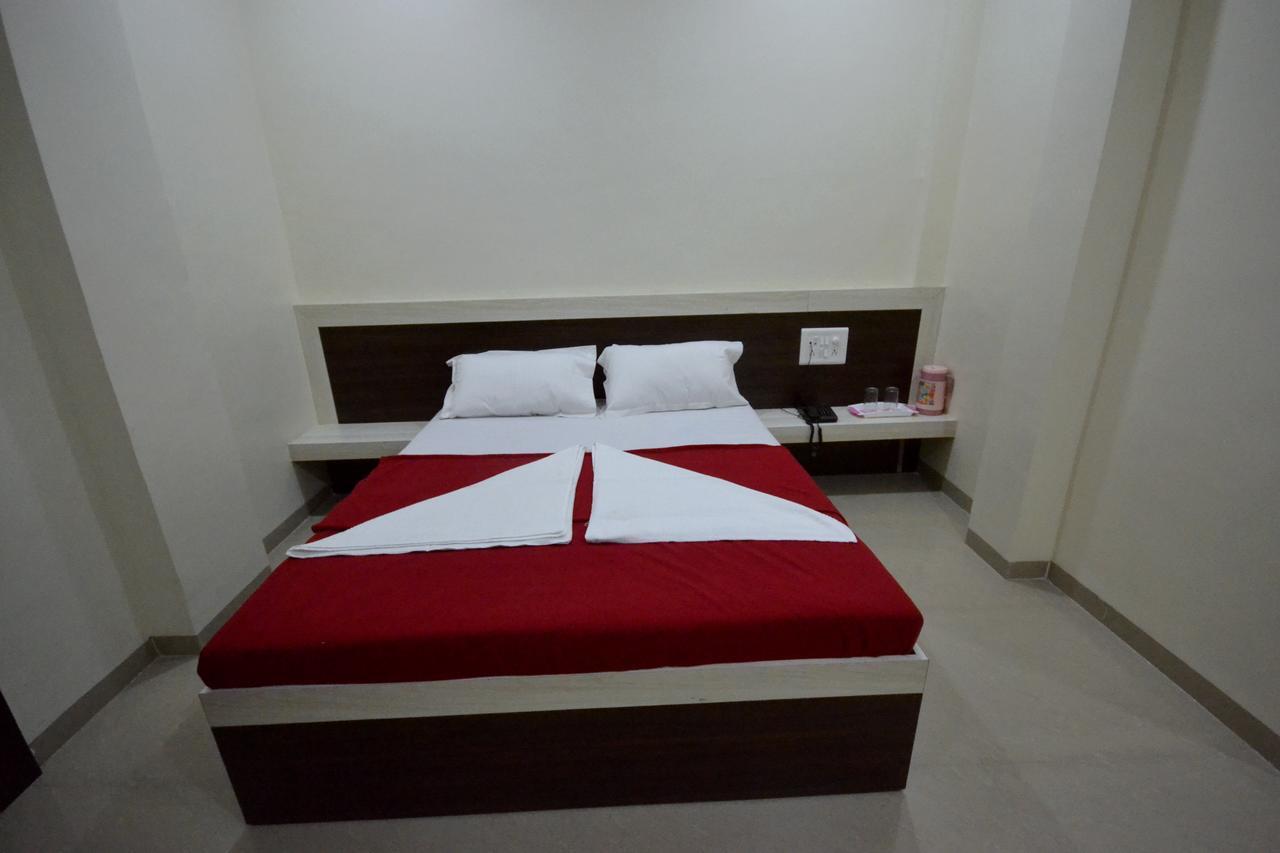 Hotel S S Palace Shirdi Exteriör bild
