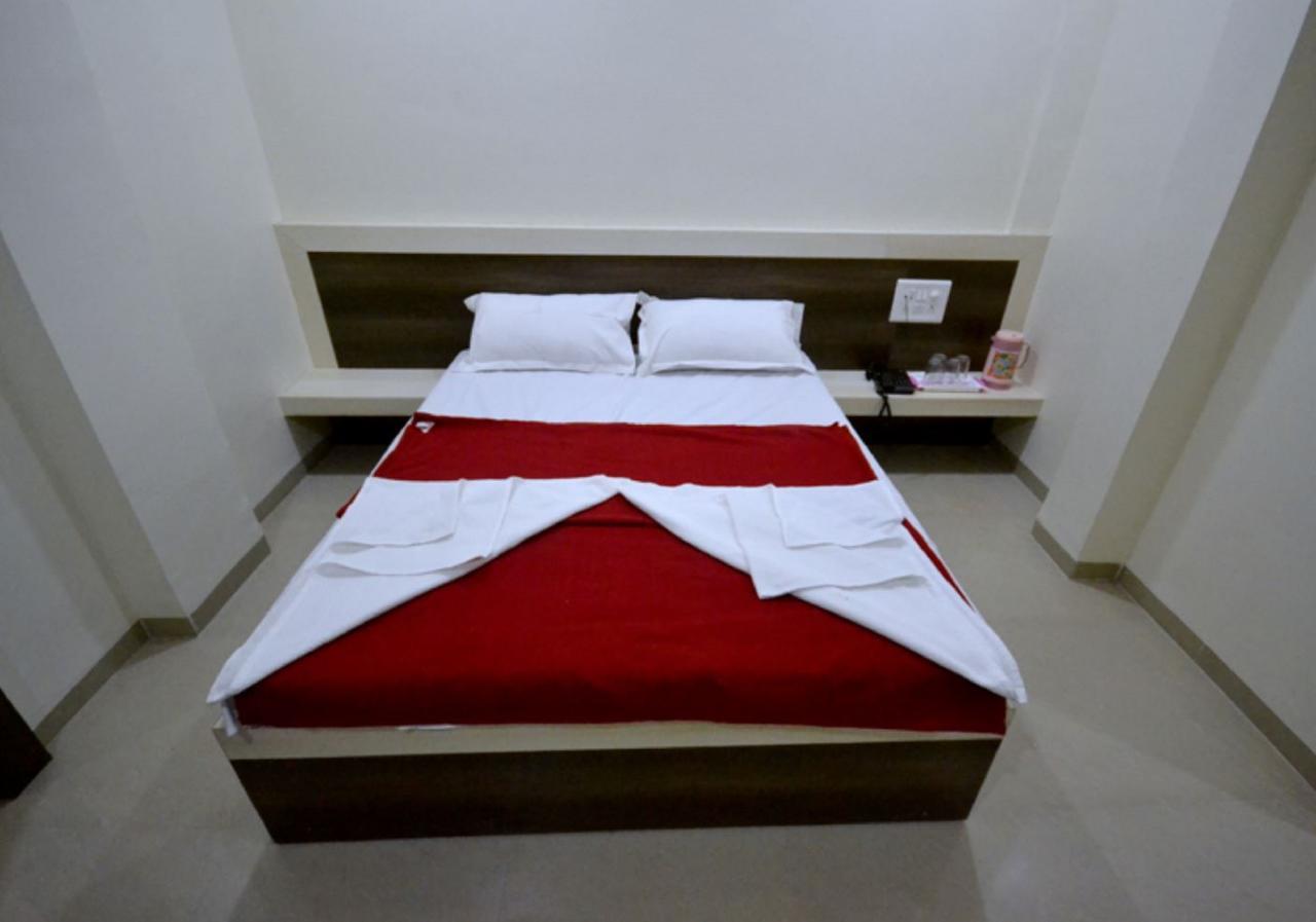 Hotel S S Palace Shirdi Exteriör bild