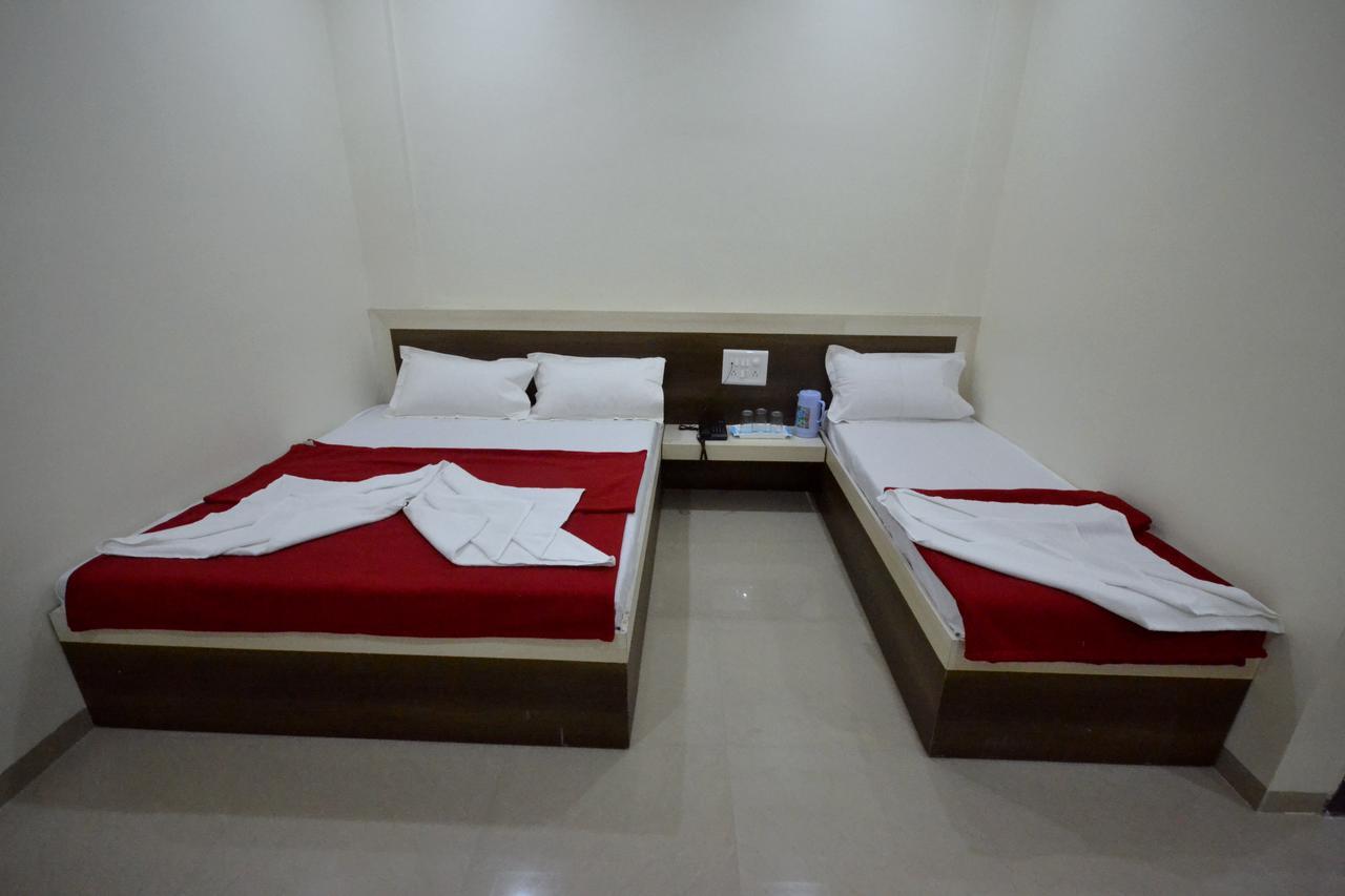 Hotel S S Palace Shirdi Exteriör bild