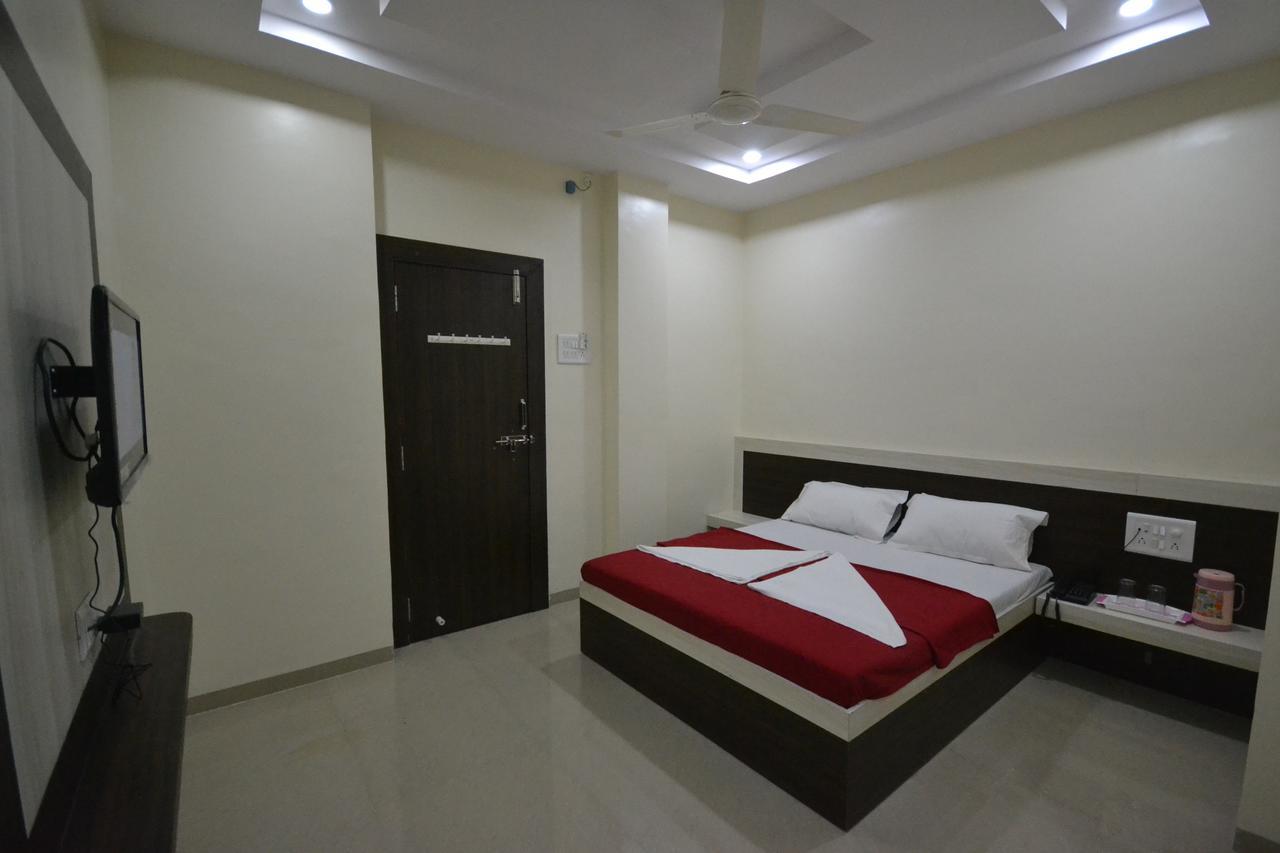 Hotel S S Palace Shirdi Exteriör bild