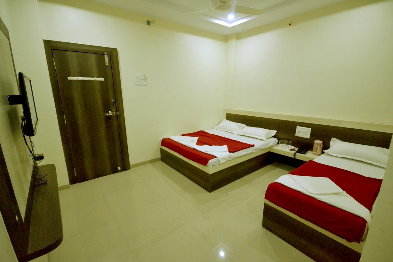Hotel S S Palace Shirdi Exteriör bild