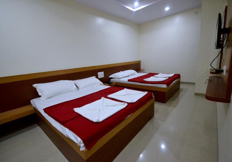 Hotel S S Palace Shirdi Exteriör bild